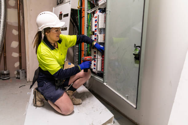 Best Circuit Breaker Repair  in Pinetops, NC